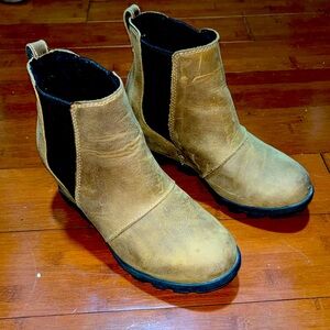 Sorel women’s boots brown size 6